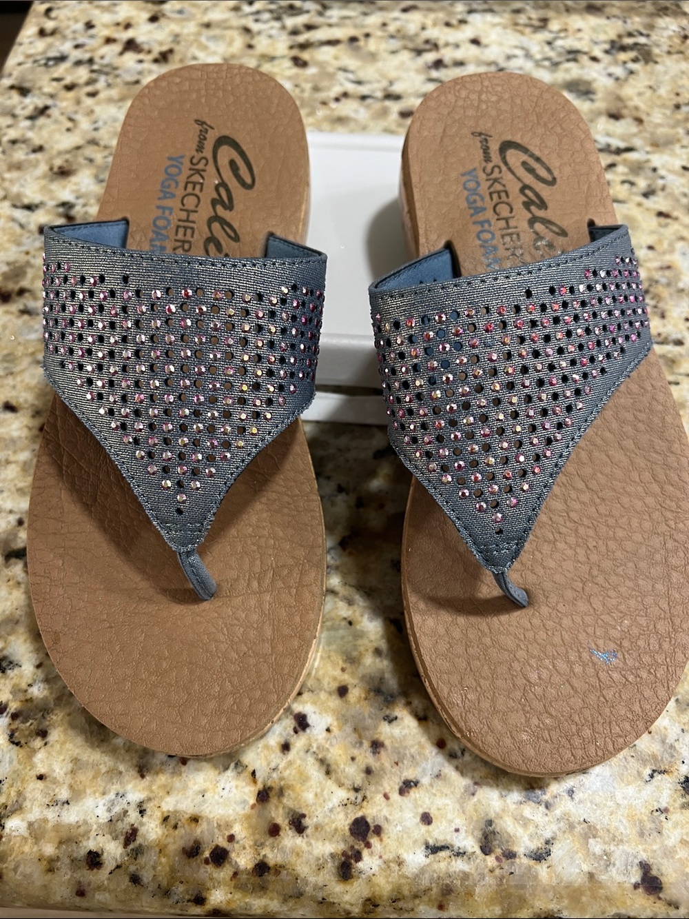 Cali from Skechers Yoga Foam Thong Ssndals Sz 8 - Picture 1 of 7